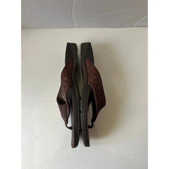 Abeo Abbie Women's Sandals Size 8 Brown Leather Stud Laser Cut Thong Flip Flops - Picture 3 of 7